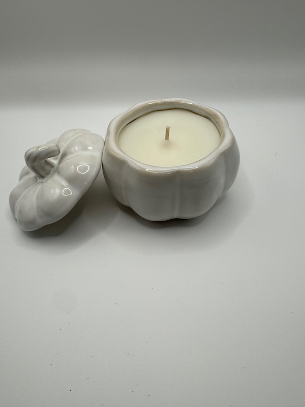 🤍 Pumpkin Seduction – White Vessel